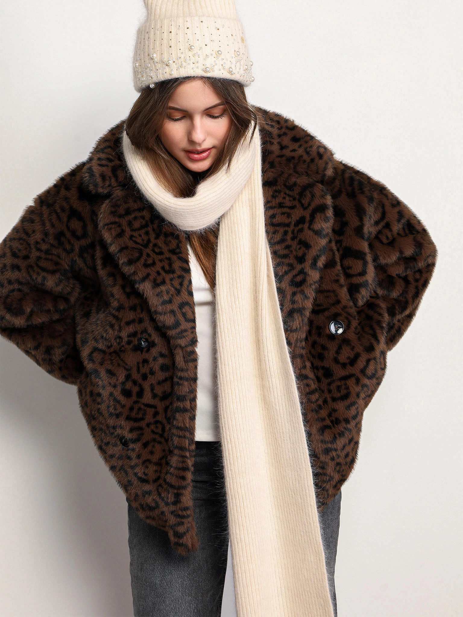 Шарф с декоративной нашивкой в ассортименте